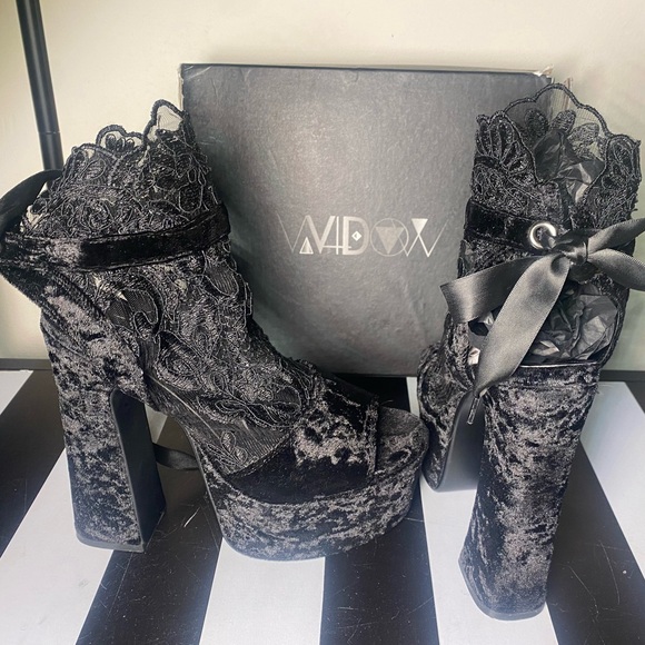 Dolls Kill Shoes - Dolls Kill Widow Stolen Heart Velvet Peep Toe Platform Heels